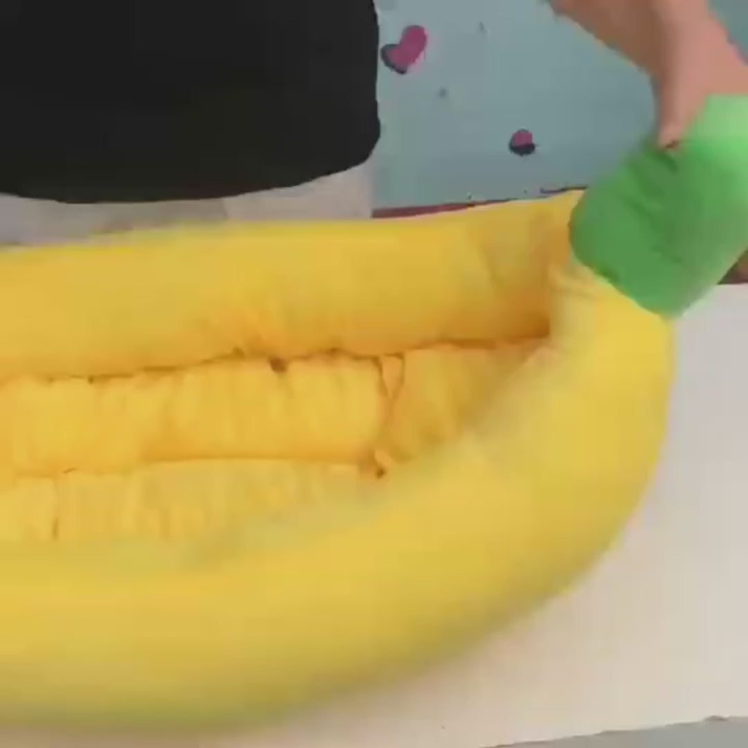 PatiYuvasi™ – Muz Şeklinde Kedi Yatağı 🍌