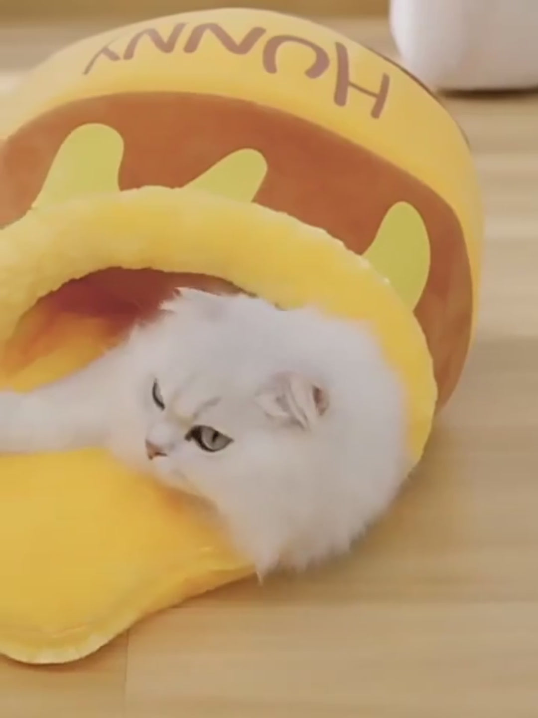 🐾 PatiYuvası™ – Bal Kovanı Pelüş Kedi Yatağı